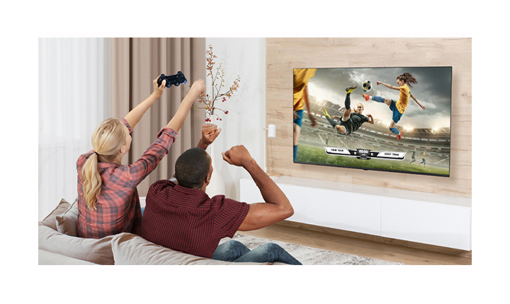 The man and woman are playing games, and the game's scene shown on the TV screen is realistically expressed.