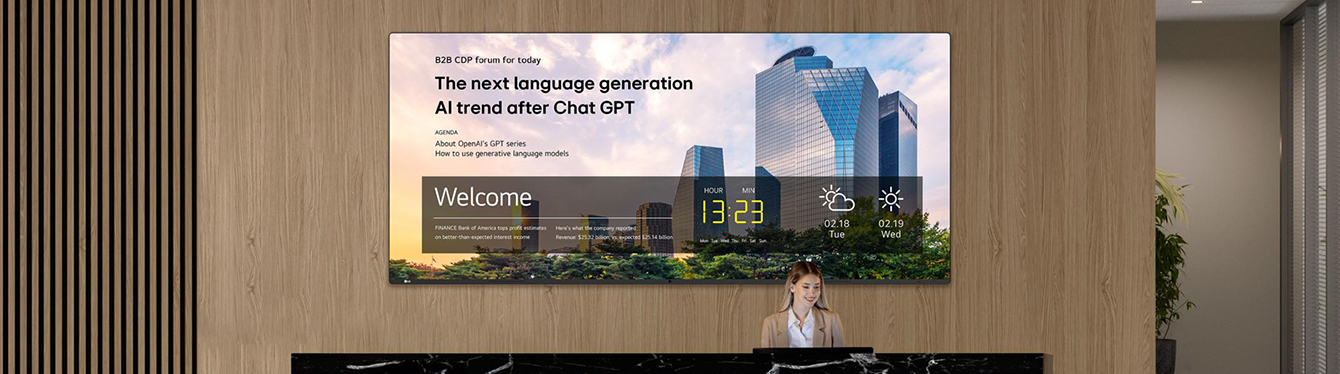 Company announcements and schedules are being displayed on the wide screen in the company's lobby. With LG ConnectedCare DMS, IT manager can remotely broadcast the content to specific devices.