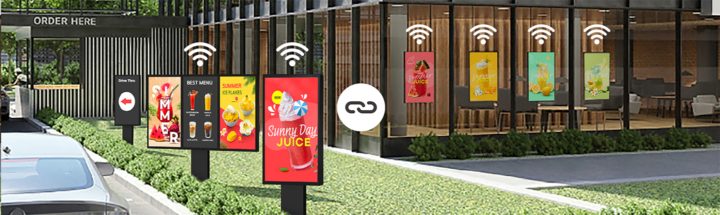 Displays installed inside and outside a café are connected via Wi-Fi and Bluetooth, making it easy to manage content seamlessly.