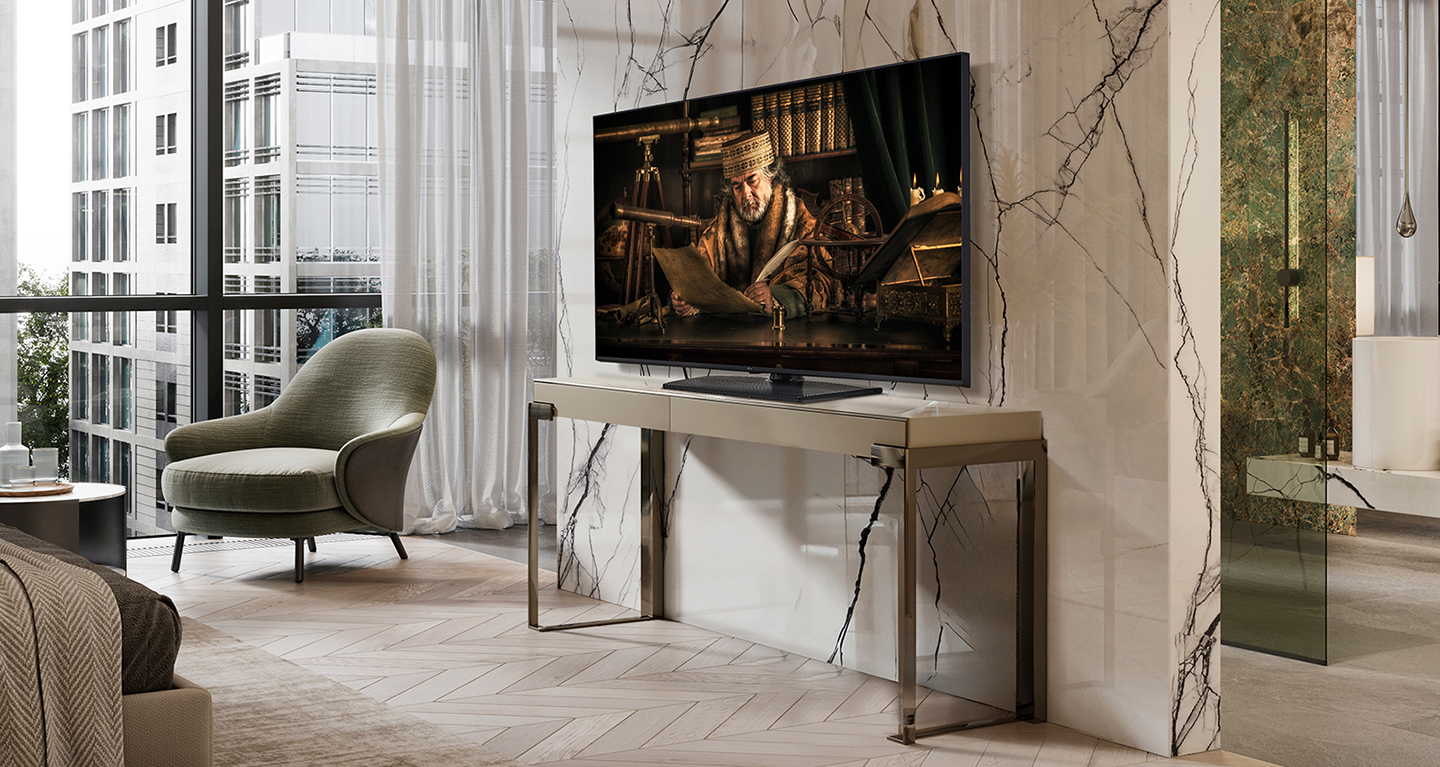 A TV is set in front of the wall in the hotel room, and the TV screen is bright and clear.